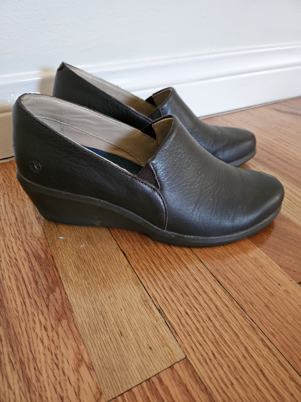 Women's Dark Brown Slip-On Wedge Hush Puppies Shoes Size 5.5 M